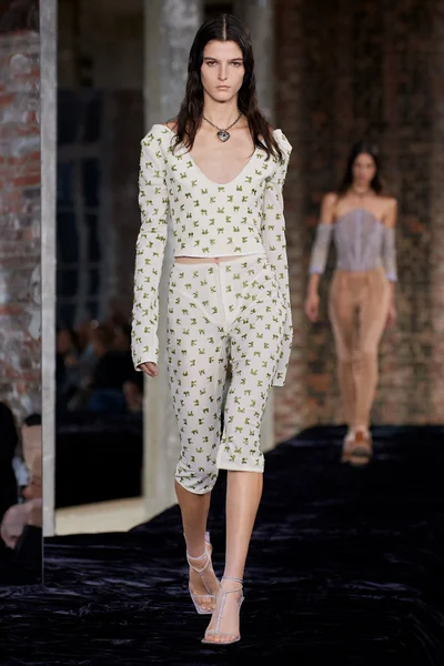 Look 40
